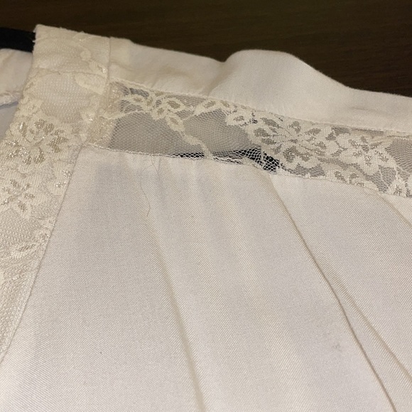 Women’s Wrapper Lace and Floral Inset Blouse Top - Picture 7 of 13